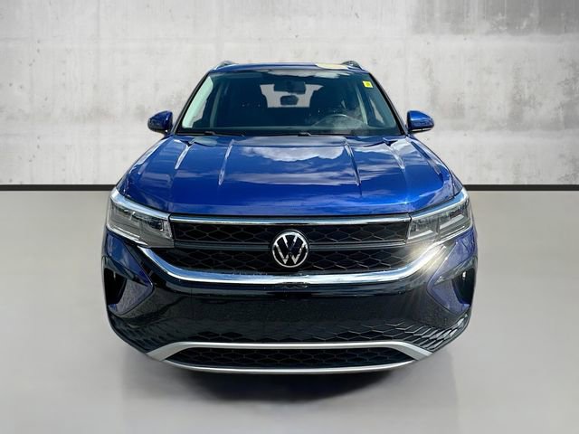 2022 Volkswagen Taos SE photo 2