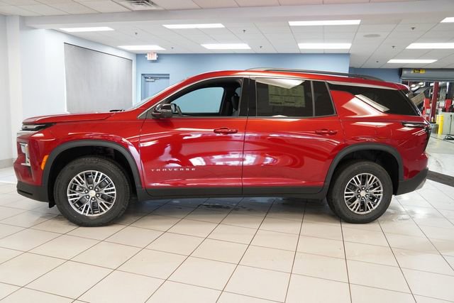 2025 Chevrolet Traverse 2LT photo 2