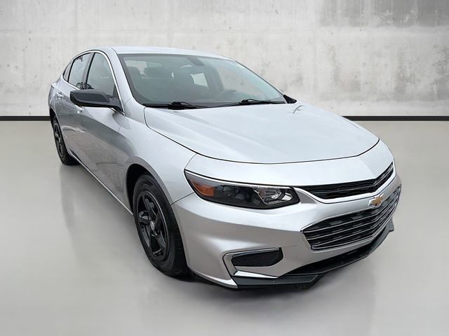 2016 Chevrolet Malibu LS photo 3
