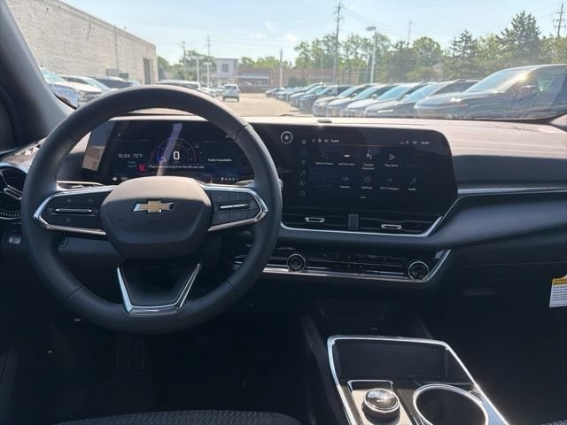 2027 Chevrolet Equinox LT - Photo 22