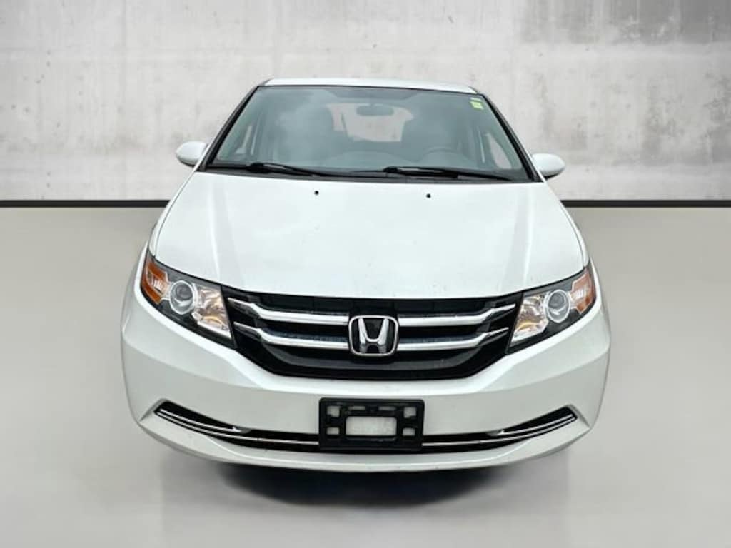 Used 2016 Honda Odyssey SE Van Passenger Van