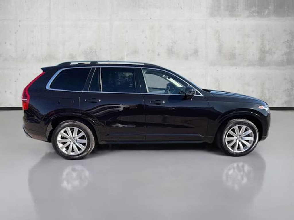 Used 2017 Volvo XC90 Momentum SUV