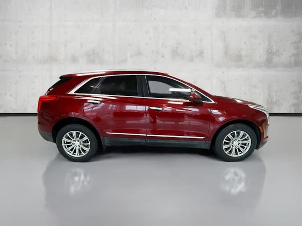 Used 2017 CADILLAC XT5 Luxury FWD SUV