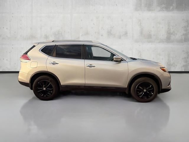 2016 Nissan Rogue SV photo 4