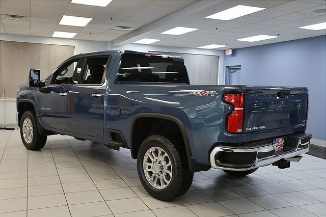 2025 Chevrolet Silverado 2500HD LTZ photo 4