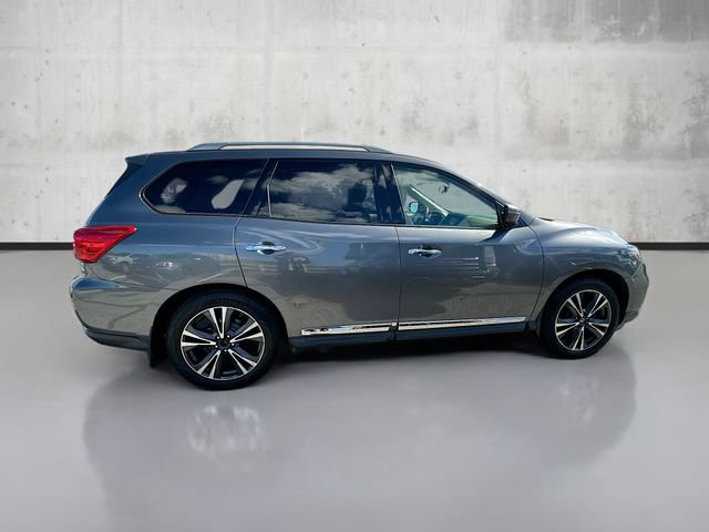 2017 Nissan Pathfinder Platinum photo 4