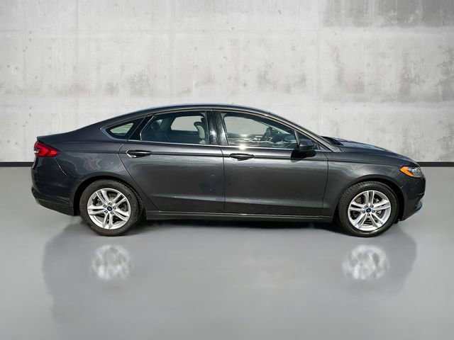 2018 Ford Fusion SE photo 4