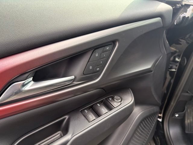 2025 Chevrolet Equinox EV RS - Photo 11