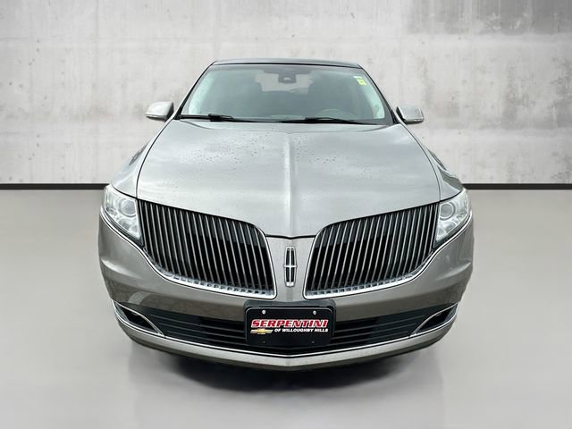 2015 Lincoln MKT photo 2