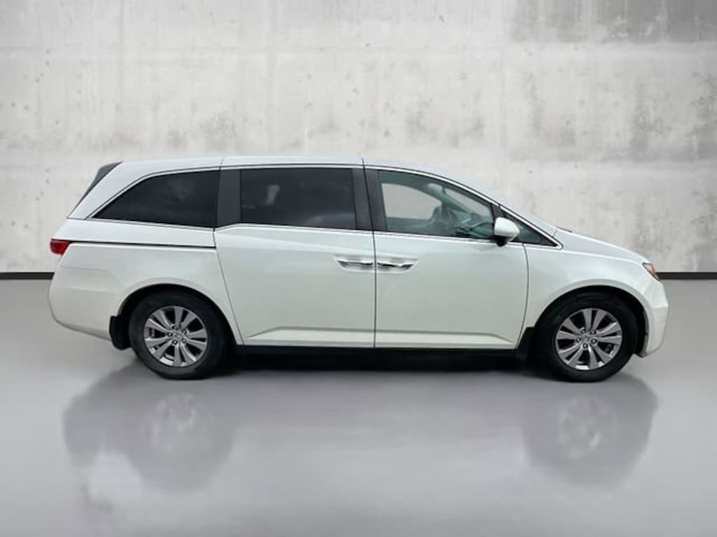 Used 2016 Honda Odyssey SE Van Passenger Van