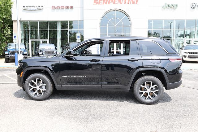 2025 Jeep Grand Cherokee Limited photo 4