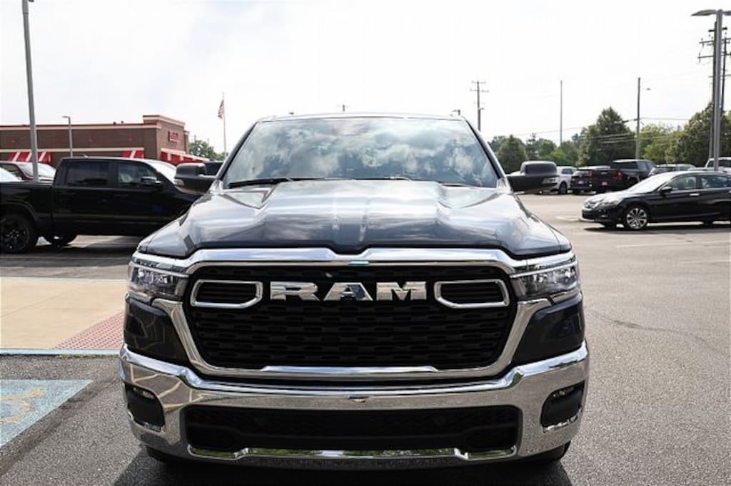 New 2025 Ram 1500 BIG HORN CREW CAB 4X4 5'7 BOX Pickup