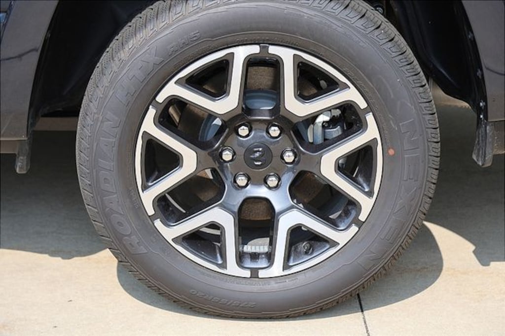 New 2025 Ram 1500 LARAMIE CREW CAB 4X4 5'7 BOX Pickup