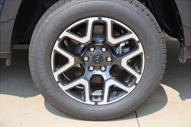 2025 Ram 1500 Laramie photo 4