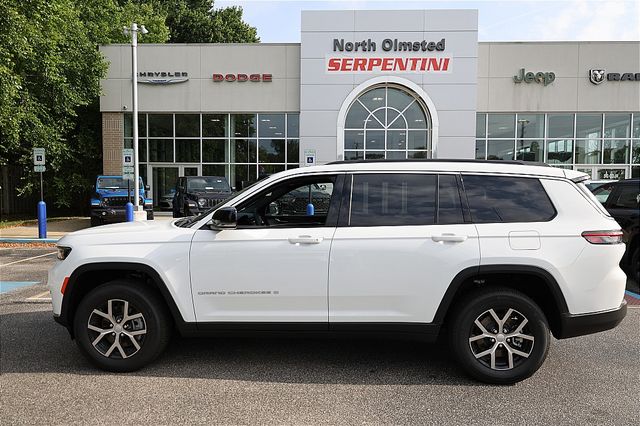 2025 Jeep Grand Cherokee Limited photo 4