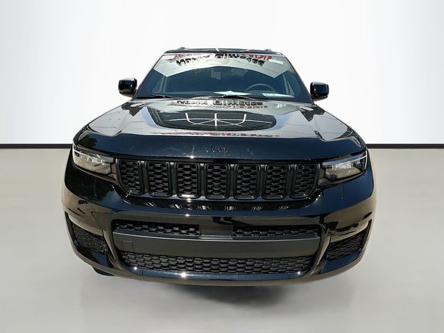 2025 Jeep Grand Cherokee Limited photo 2