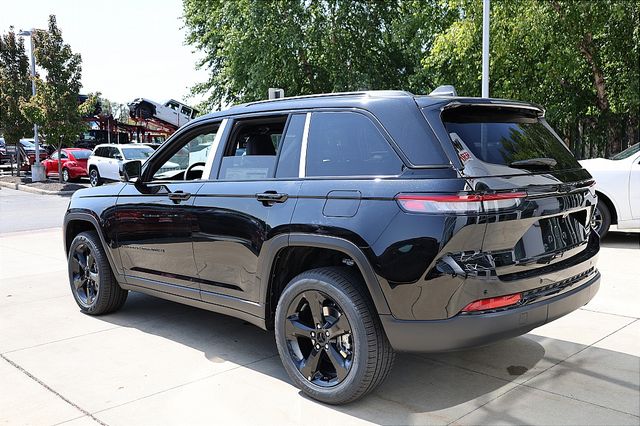 2025 Jeep Grand Cherokee Limited photo 4