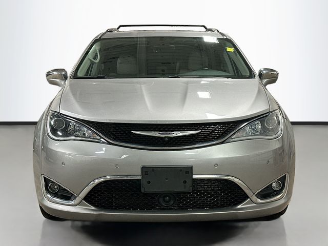 2017 Chrysler Pacifica Limited photo 3