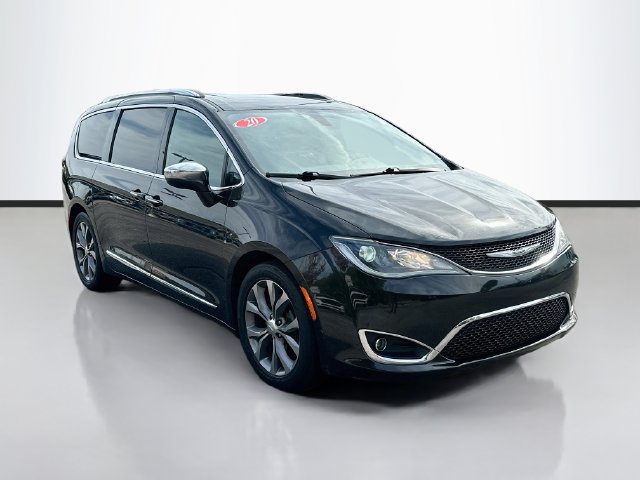 Used 2020 Chrysler Pacifica Limited with VIN 2C4RC1GG3LR102149 for sale in North Olmsted, OH