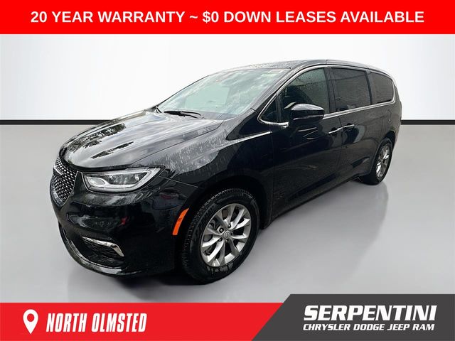 2026 Chrysler Pacifica Select AWD's photo