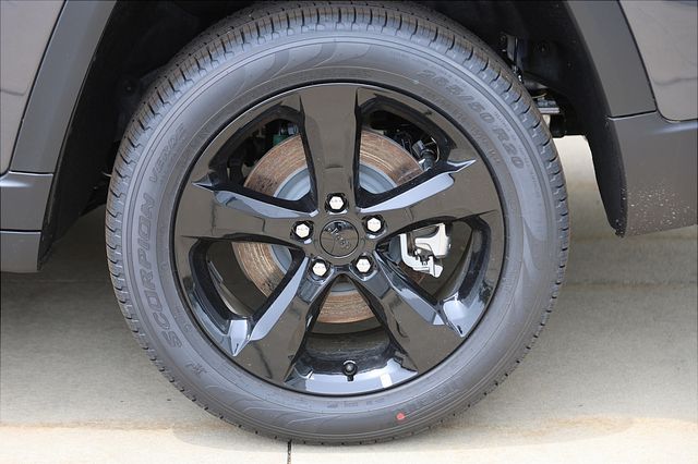 2025 Jeep Grand Cherokee Limited photo 2