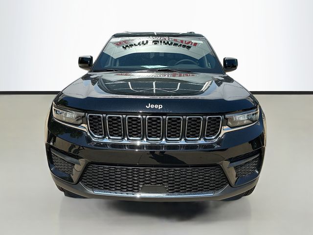 2025 Jeep Grand Cherokee Laredo X photo 3