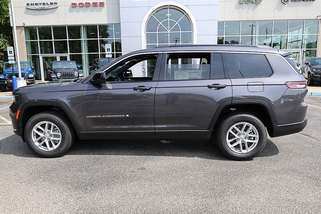 2025 Jeep Grand Cherokee Laredo photo 4