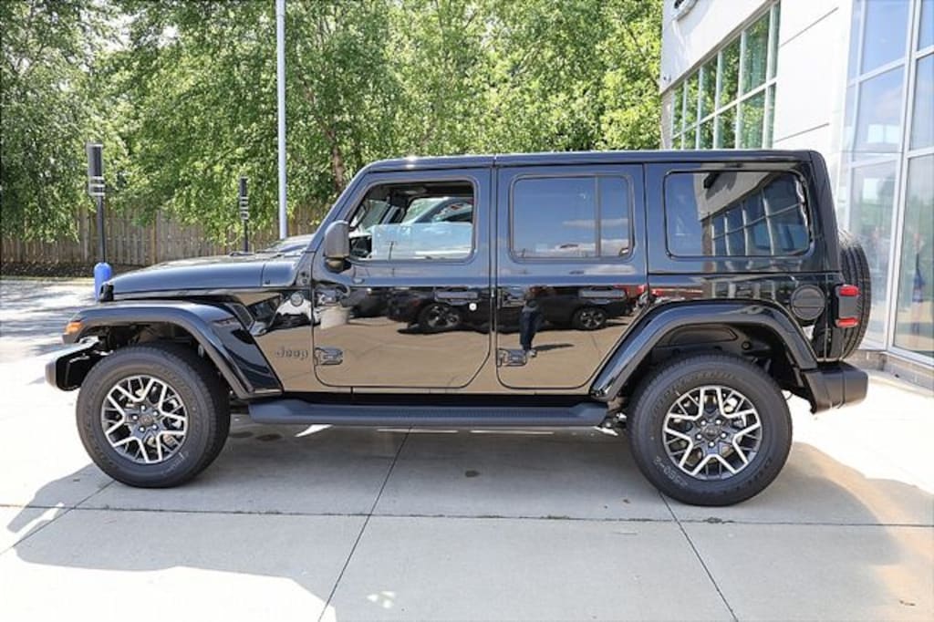 New 2025 Jeep Wrangler 4-DOOR SAHARA Sport Utility