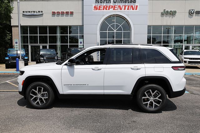 2025 Jeep Grand Cherokee Limited photo 3