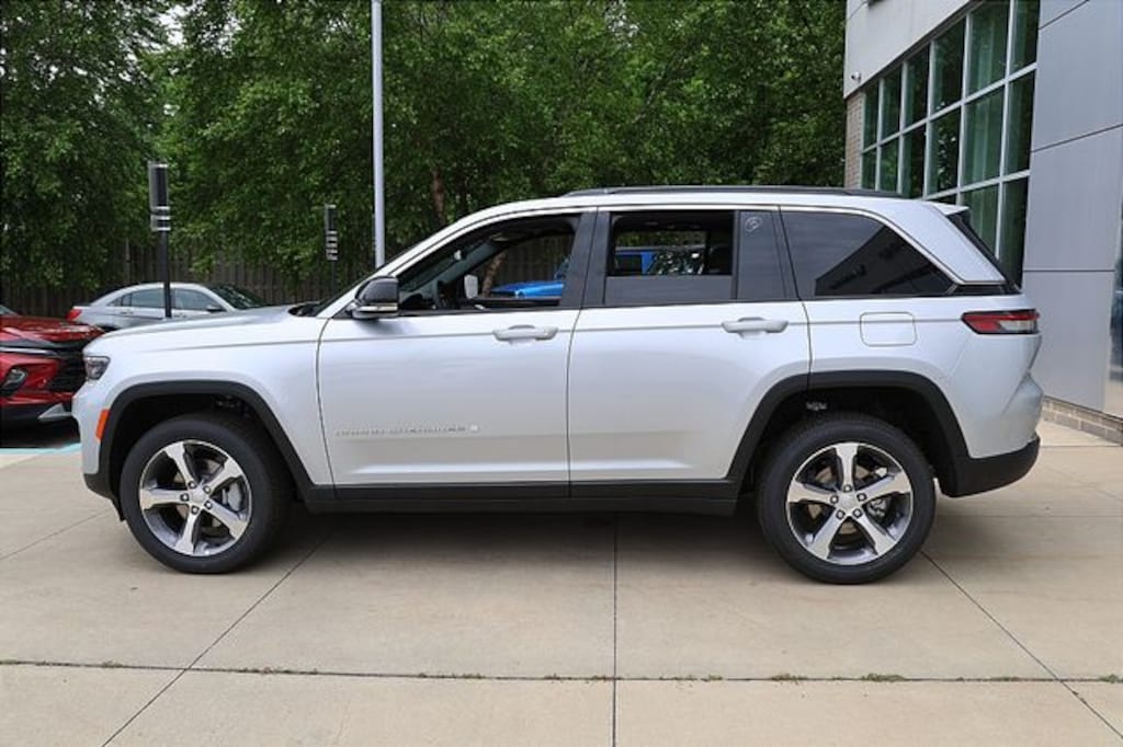 New 2025 Jeep Grand Cherokee LIMITED 4X4 Sport Utility