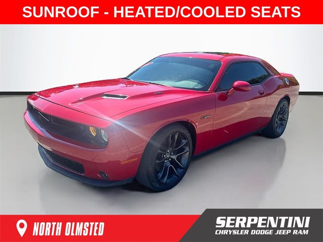 2015 Dodge Challenger R/T Plus's photo