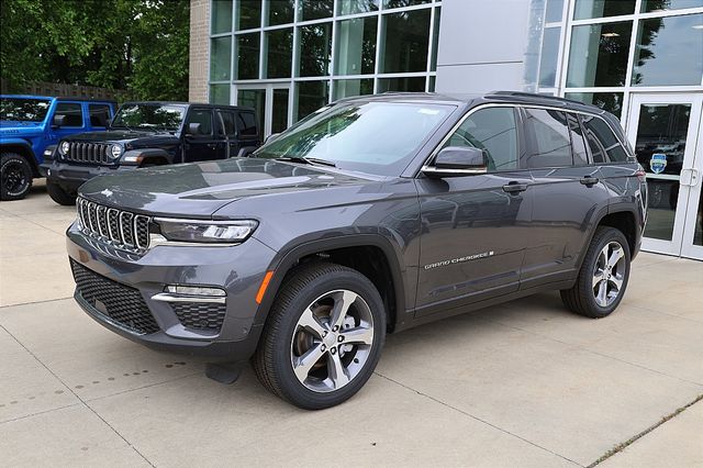 2025 Jeep Grand Cherokee Limited photo 2