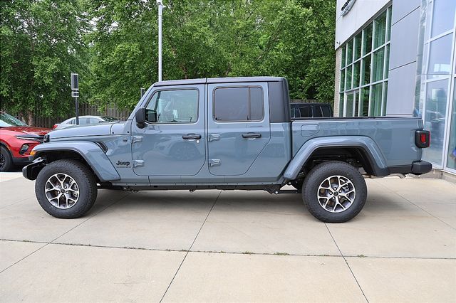 2025 Jeep Gladiator Sport S photo 3