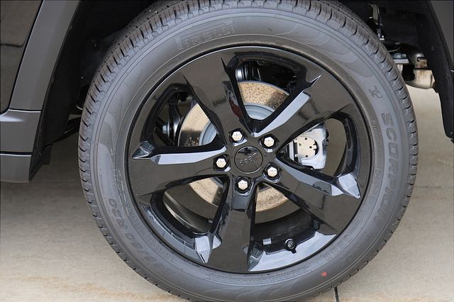 2025 Jeep Grand Cherokee Limited photo 2