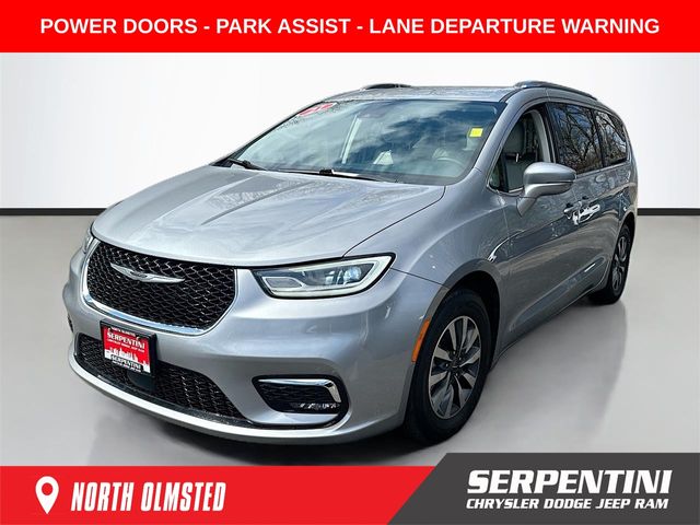 2021 Chrysler Pacifica Touring L's photo