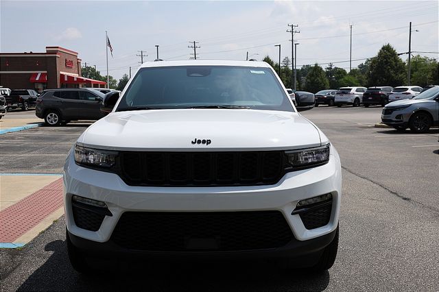 2025 Jeep Grand Cherokee Limited photo 2