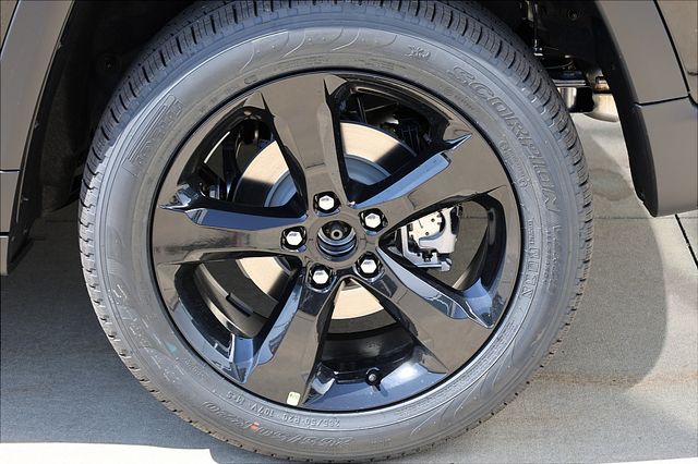 2025 Jeep Grand Cherokee Limited photo 3