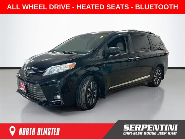 2020 Toyota Sienna XLE's photo