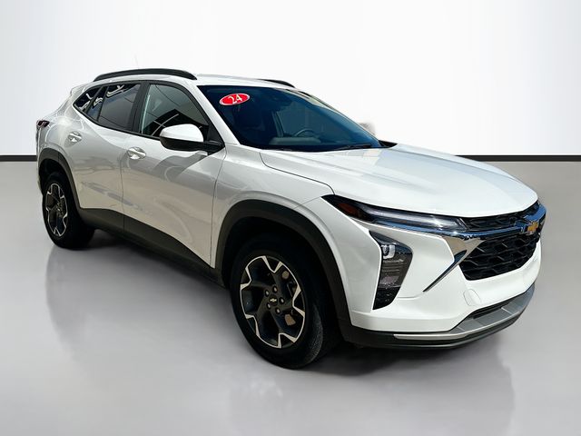 2024 Chevrolet Trax LT photo 2