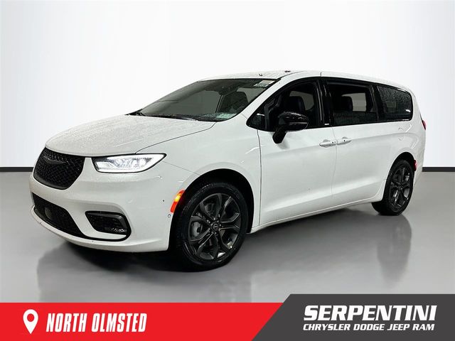 2026 Chrysler Pacifica Passenger Van 