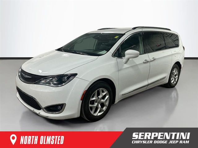 2017 Chrysler Pacifica Touring-L's photo