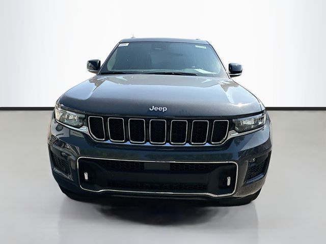 2025 Jeep Grand Cherokee Overland photo 3