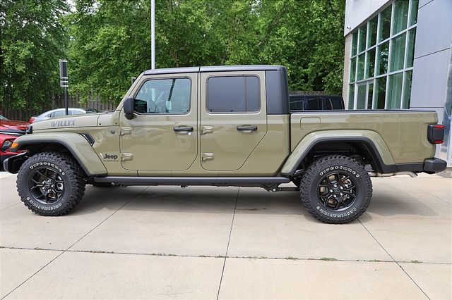 2025 Jeep Gladiator Willys photo 3