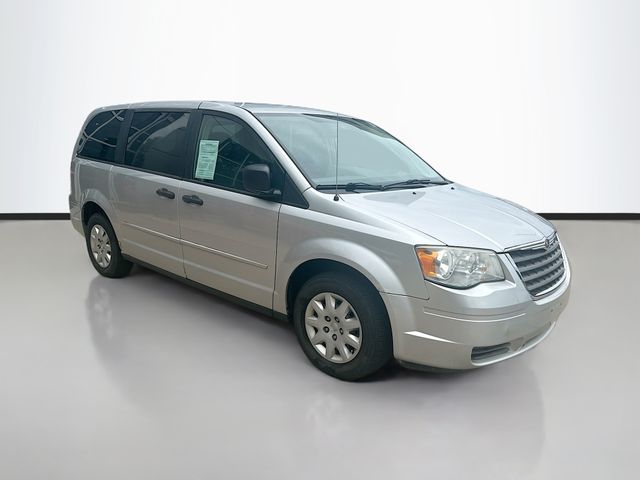 2008 Chrysler Town & Country LX photo 2