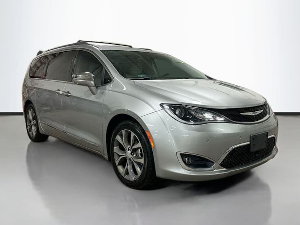 Used 2017 Chrysler Pacifica Limited Van
