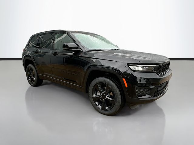 2025 Jeep Grand Cherokee Laredo Altitude X photo 2