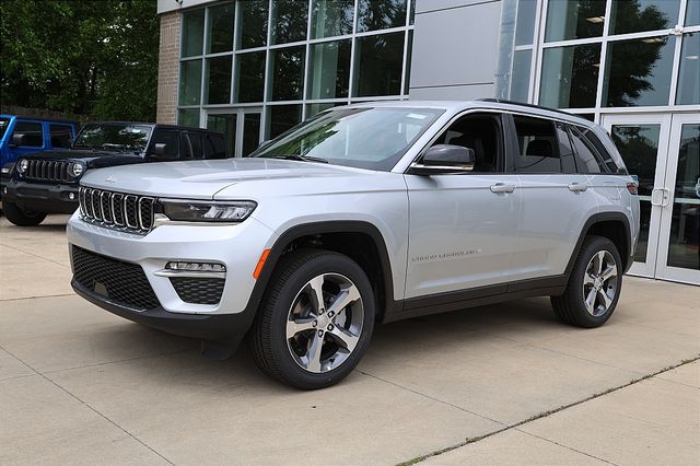 2025 Jeep Grand Cherokee Limited photo 2