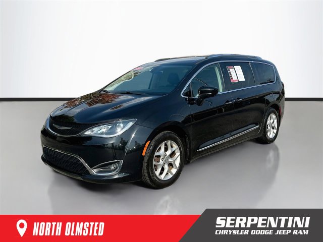 Used 2018 Chrysler Pacifica Touring L with VIN 2C4RC1BG2JR270997 for sale in North Olmsted, OH