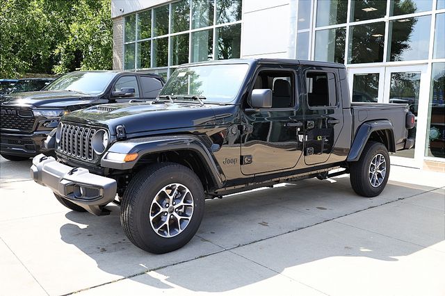 2025 Jeep Gladiator Sport S photo 3