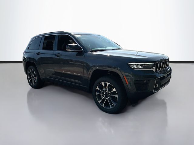 2025 Jeep Grand Cherokee Overland photo 2